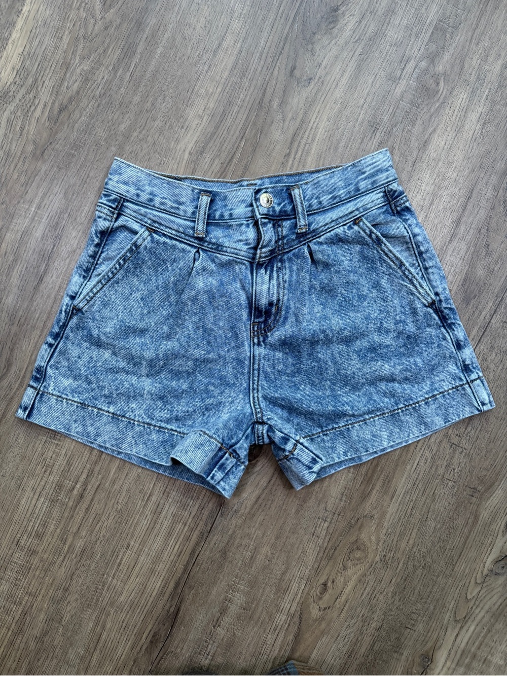 American Eagle AEO Mom Shorts Medium Wash Denim Trouser Pockets Sz 2
